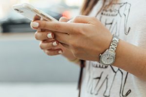 Sweden urges parents to reduce smartphone use around children and create phone-free homes